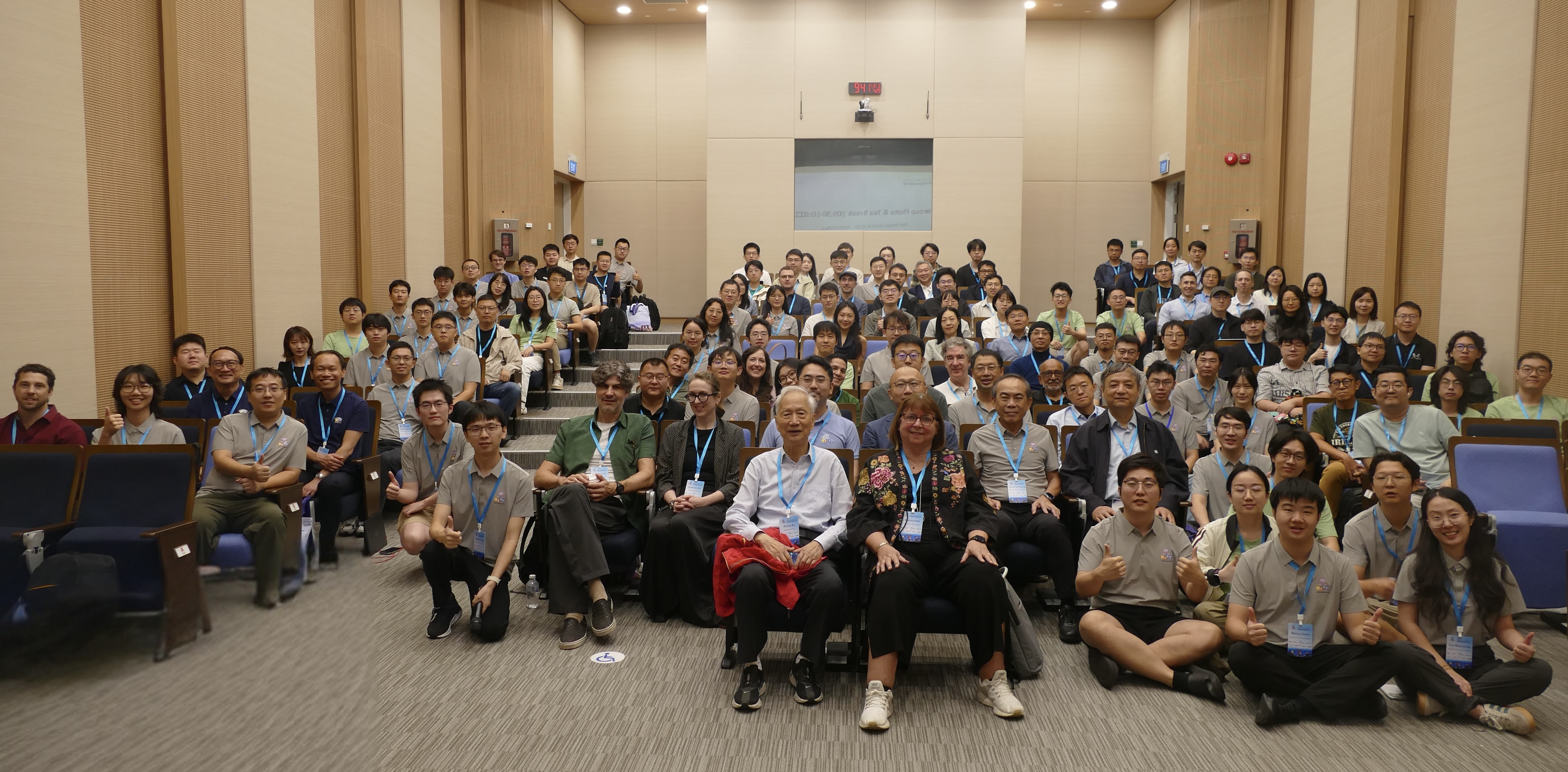 20260508-十大博彩-新加坡国立大学下一代搜索技术联合研究中心第十二次学术研讨会召开-新加坡国立大学学生-合影.jpg